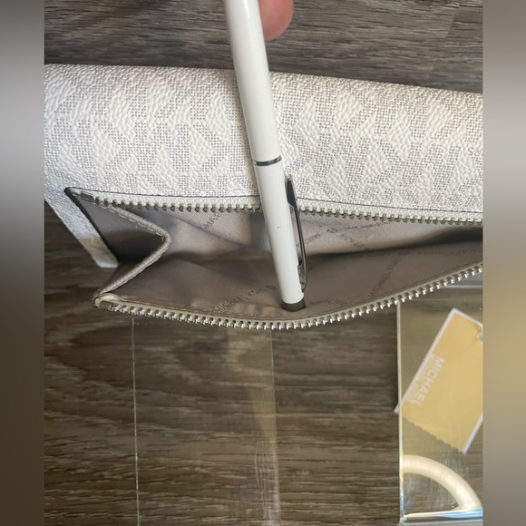 Michael Kors Trifold Wallet - Picture 6 of 15